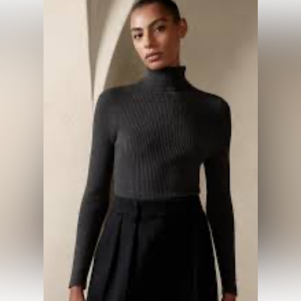 Women's Ribbed Turtleneck Sweater - Gray